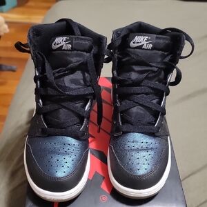 Nike Kids Black and Metallic Blue Sneakers